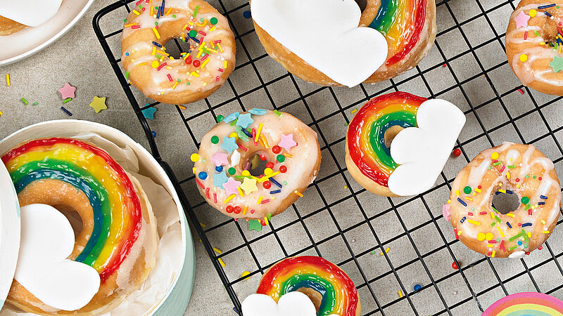 Donuts in Regenbogenoptik - fertig